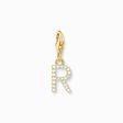 Charm-h&auml;ngsmycke bokstaven R med vita stenar guldpl&auml;terad ur kollektionen Charm Club i THOMAS SABO:s onlineshop