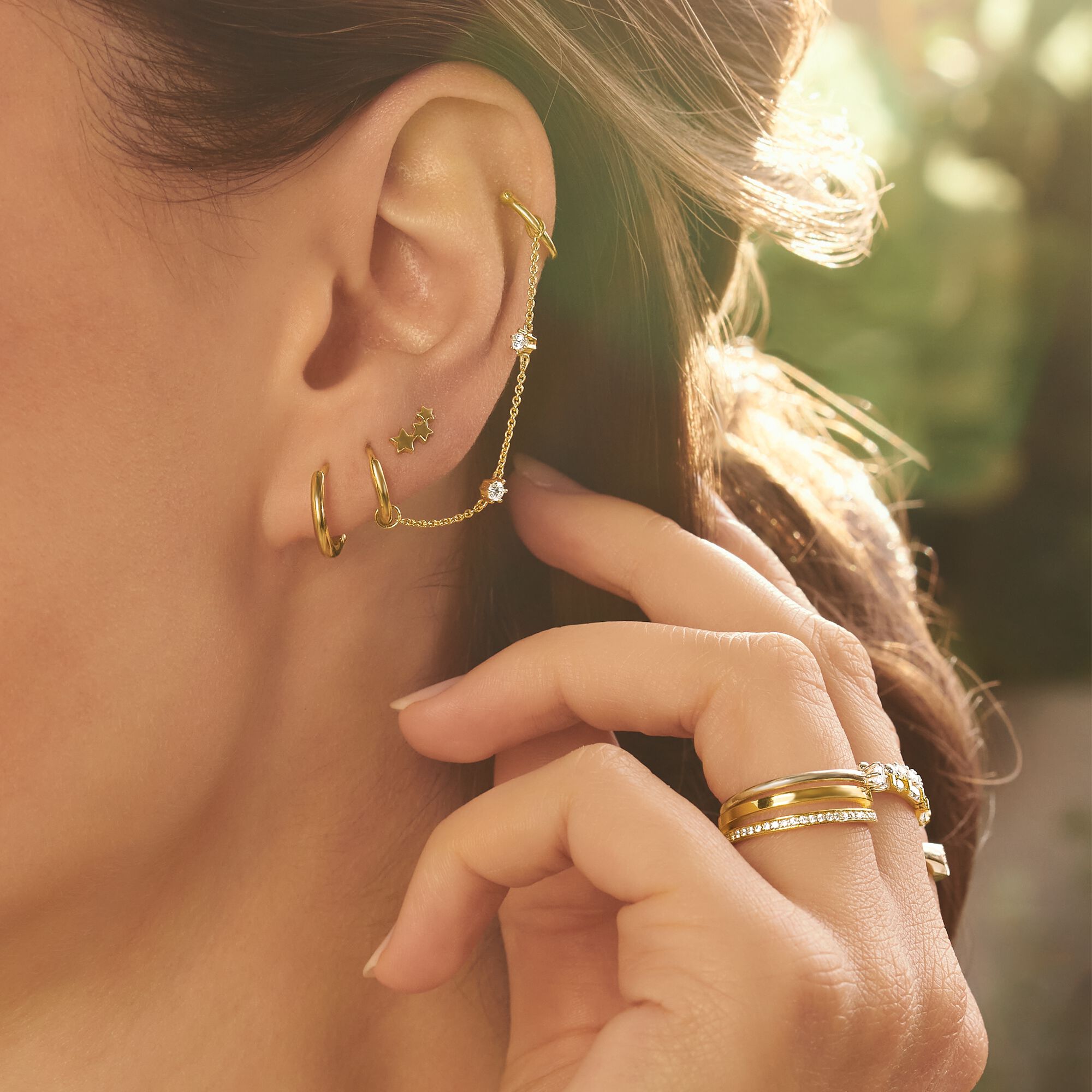 Hoop earring in gold: Simplicity for your ears │ THOMAS SABO