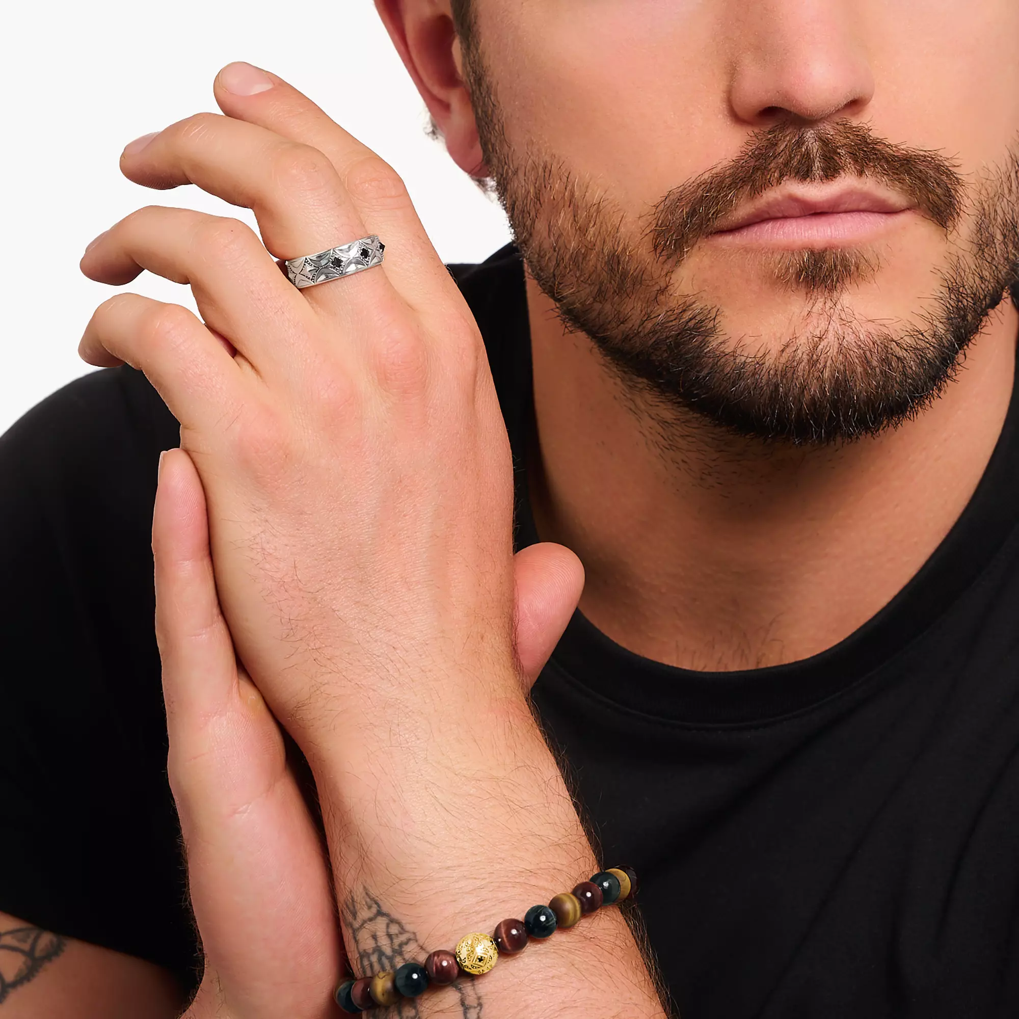 Silver blackend band ring with rhombus pattern and zirconia