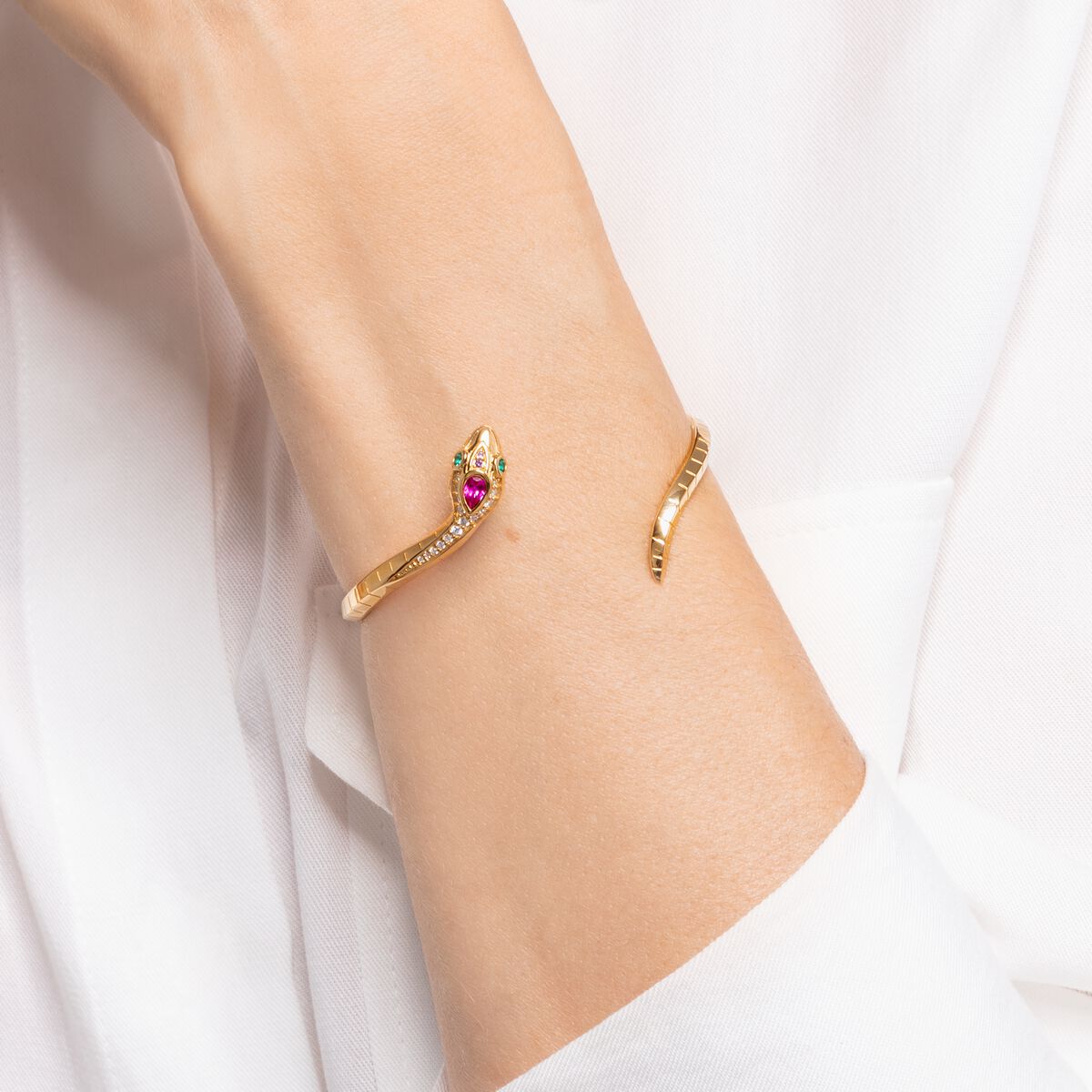 Bangle for women: Delicate golden snake design