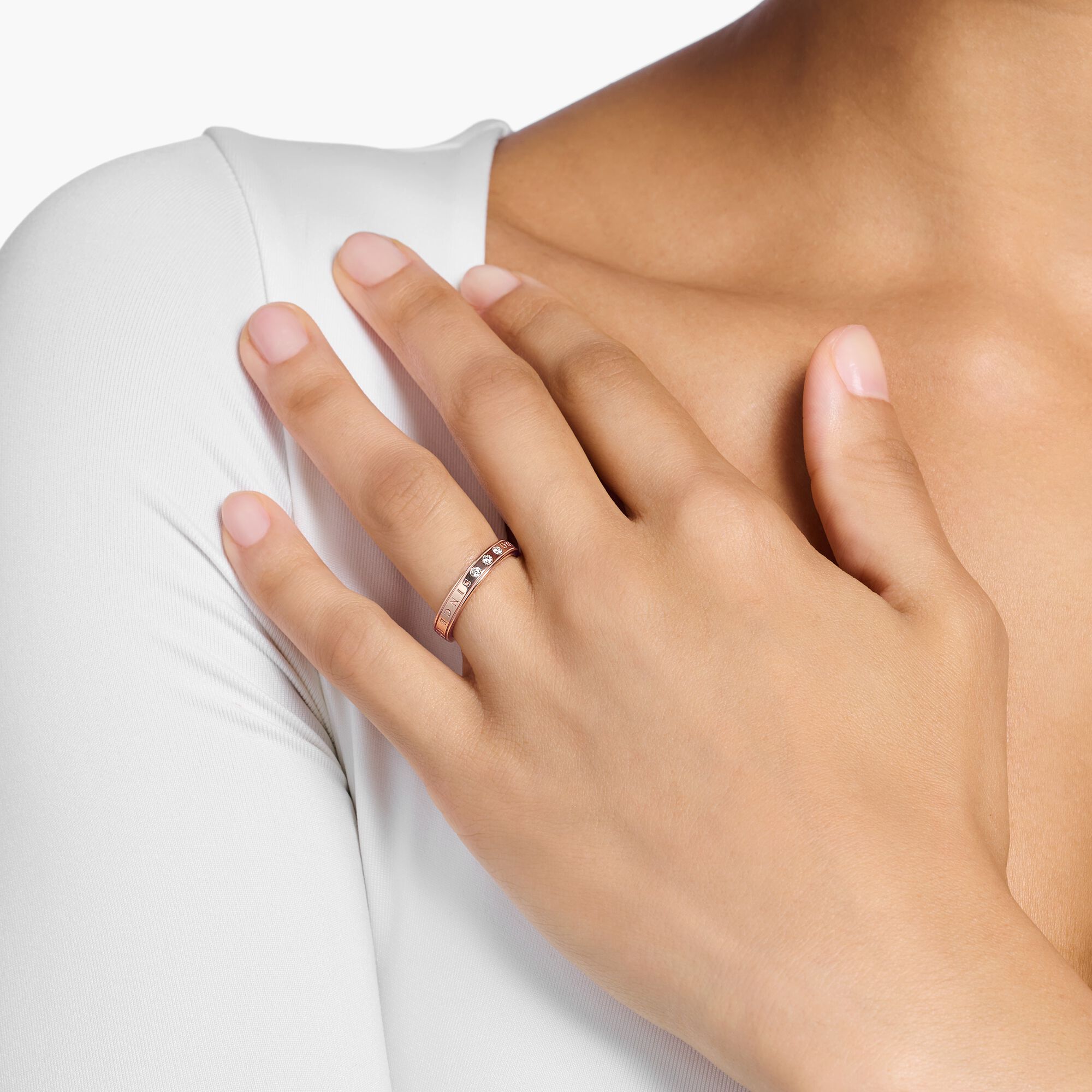 Anillo Thomas Sabo Forma De V Con Circonitas, Plata 925 Bañada